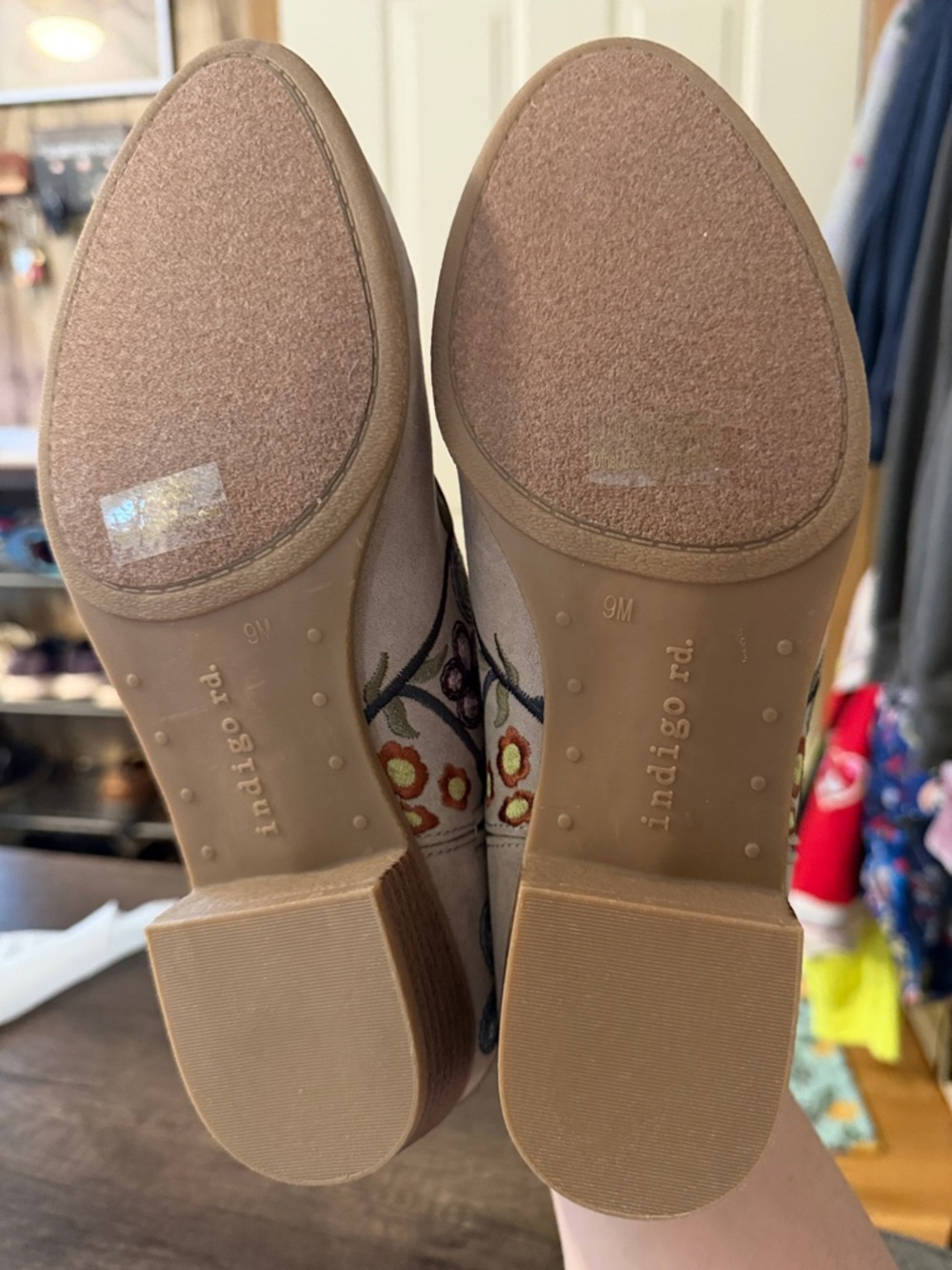 Indigo Rd. Beige Embroidered Floral Ankle Booties size 9 - Picture 3 of 7